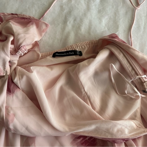 Abercrombie and Fitch Pink Floral Flutter Sleeve Midi Dress - Picture 7 of 10